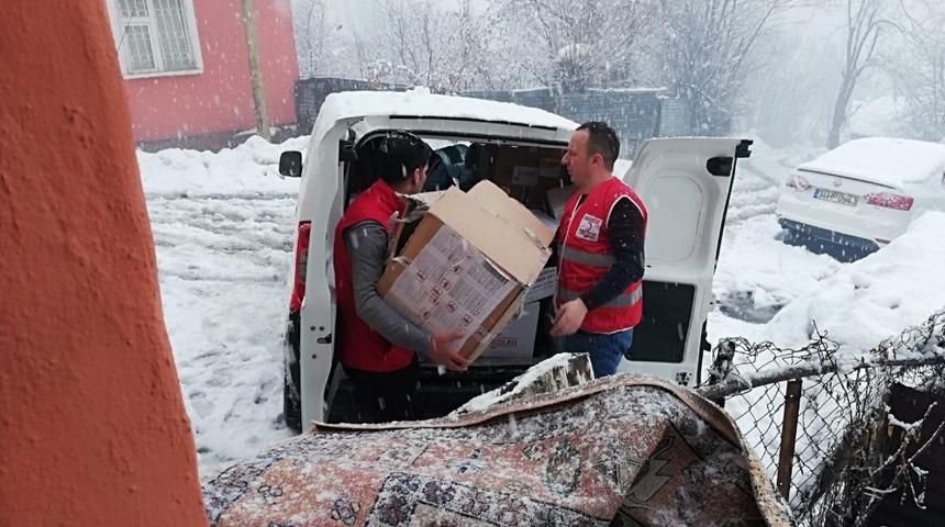 Kızılaydan dar gelirli ailelere destek