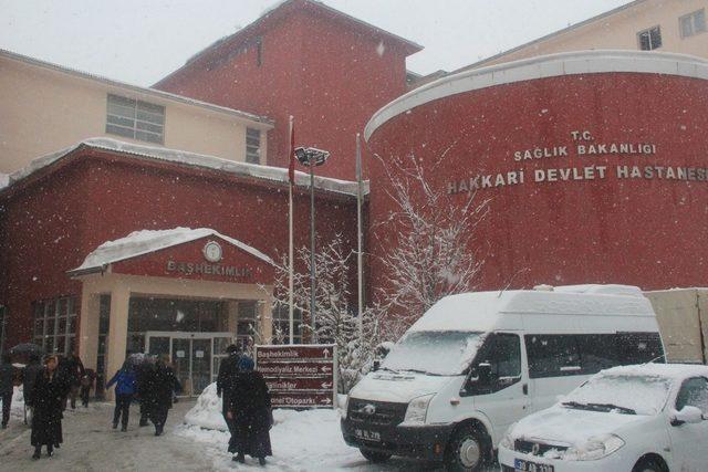 Hakkari’de küçük yaşta sigara tüketimi