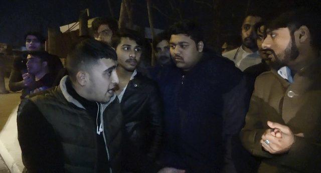 Sultangazi'de ellerinde sopalarla Pakistanlı arayan 15 Afgan gözaltına alındı