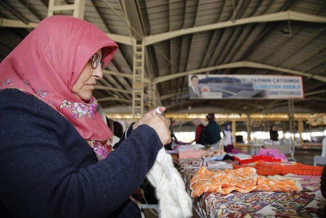 Döşemealtı’nda el emeği pazarı açıldı