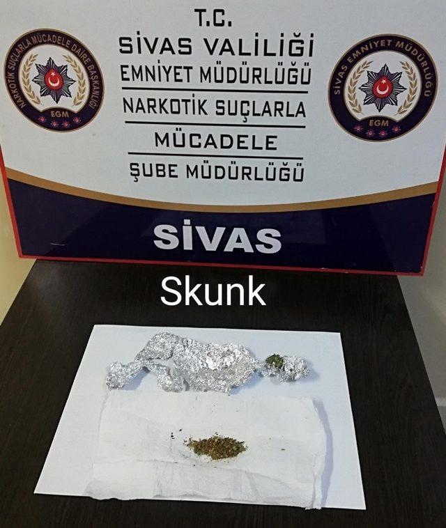 Sivas’ta sokak satıcılarına operasyon: 3 tutuklama