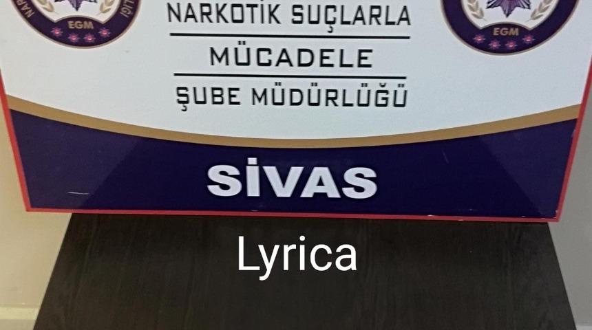 Sivas&rsquo;ta sokak satıcılarına operasyon: 3 tutuklama