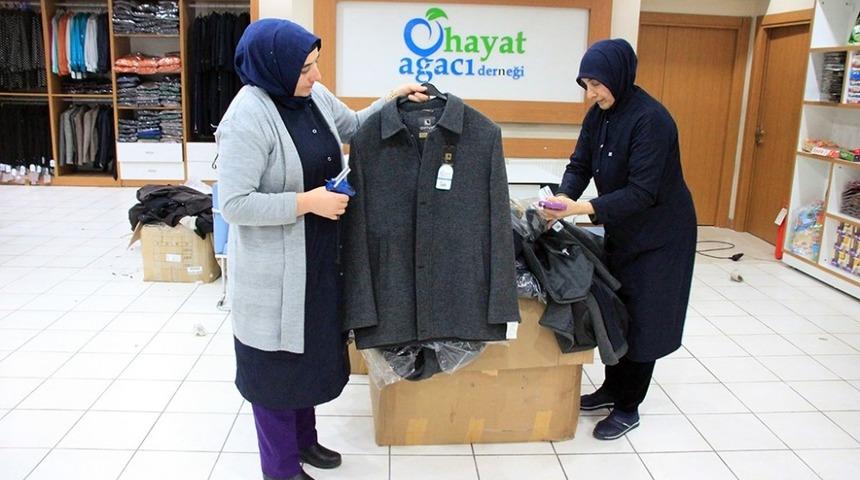 Hayat Ağacı Derneği&rsquo;ne kıyafet bağışı