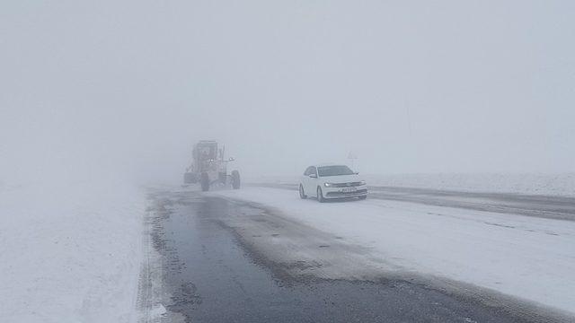 Van’da sis Kurubaş Geçidi’nde etkili oluyor