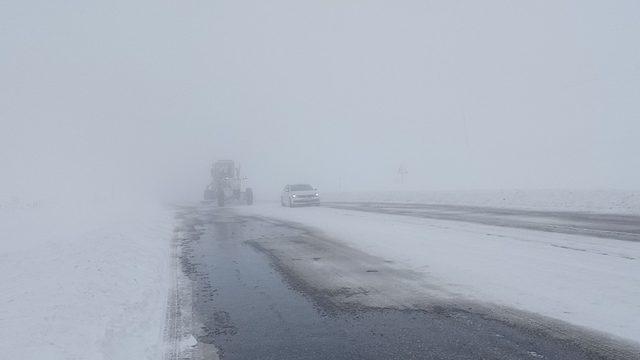 Van’da sis Kurubaş Geçidi’nde etkili oluyor