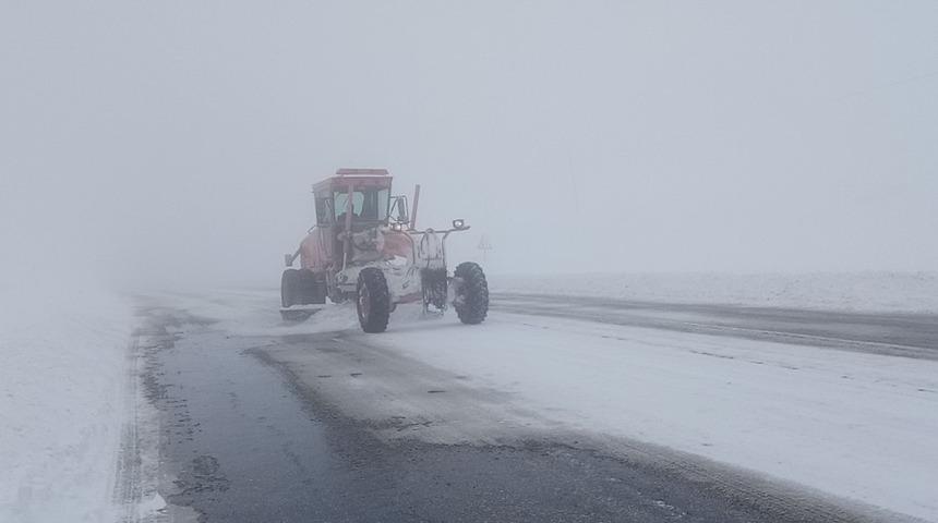 Van&rsquo;da sis Kurubaş Ge&ccedil;idi&rsquo;nde etkili oluyor