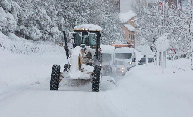 Bitlis’te 136 köy yolu kardan kapandı