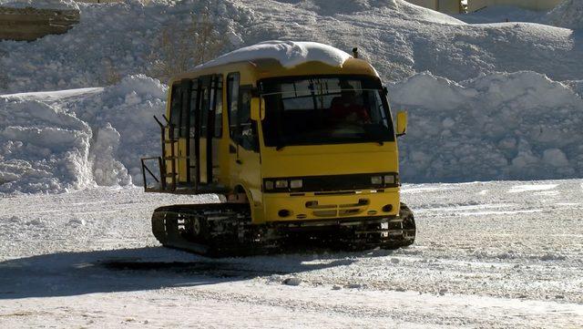 Uludağ'da kar motoruna alternatif, paletli minibüs