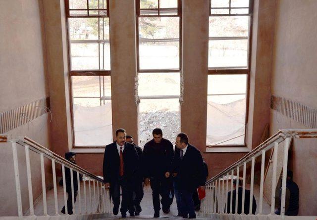 Vali Şent&uuml;rk, restorasyon &ccedil;alışmalarını inceledi 1