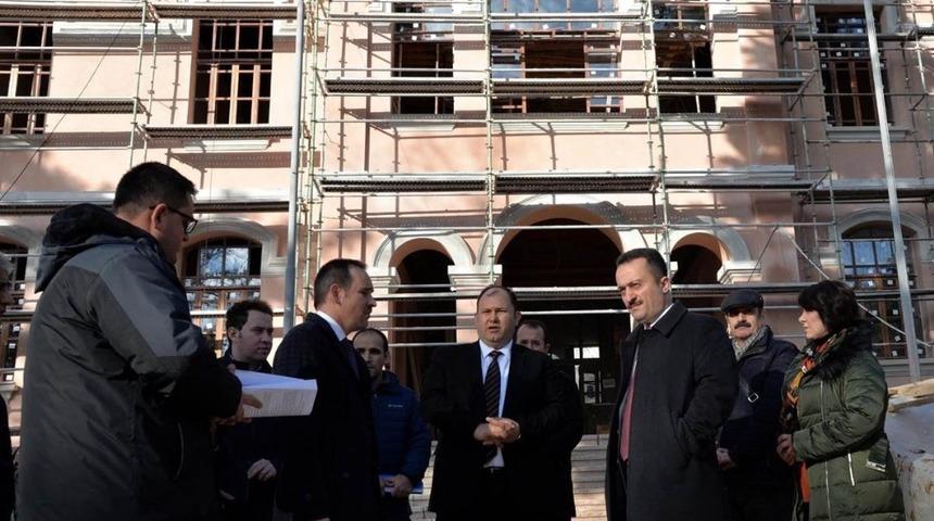 Vali Şent&uuml;rk, restorasyon &ccedil;alışmalarını inceledi