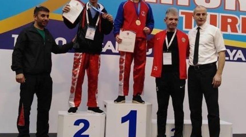 Vanlı kick boks&ccedil;ular Antalya&rsquo;dan madalyalarla d&ouml;nd&uuml;ler