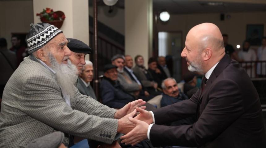 Huzurevi Sakinleri Çolakbayrakdar Çiftini Bağrına Bastı