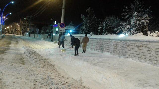 Özalp ve Saray’da kar yağışı