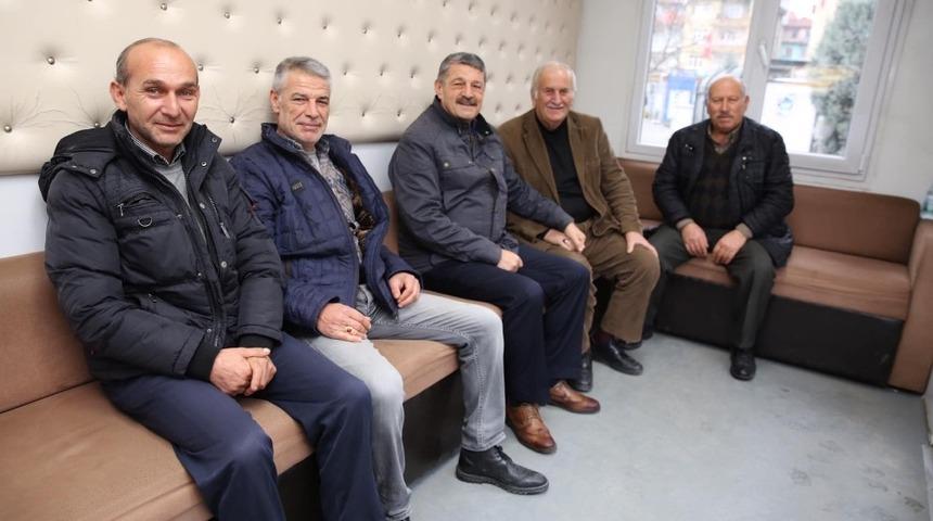 Başkan Akın taksi durağında