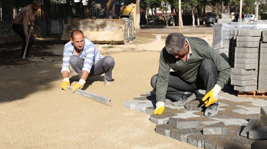 Burhaniye&rsquo;de okul bah&ccedil;elerine yarıyıl bakımı