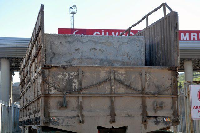 İdlib’deki gözlem noktaları için beton blok sevkiyatı