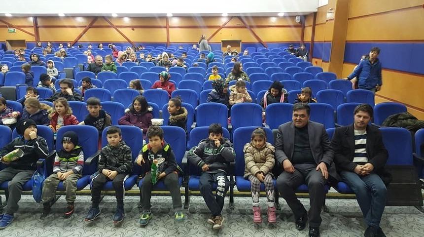 Başkan Yal&ccedil;ın, &ccedil;ocukların sinema keyfine ortak oldu