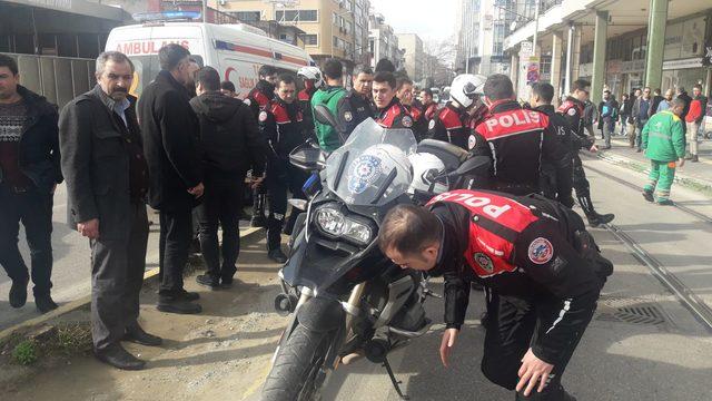'Yunus' ekibinin motosikleti devrildi: 2 polis yaralı