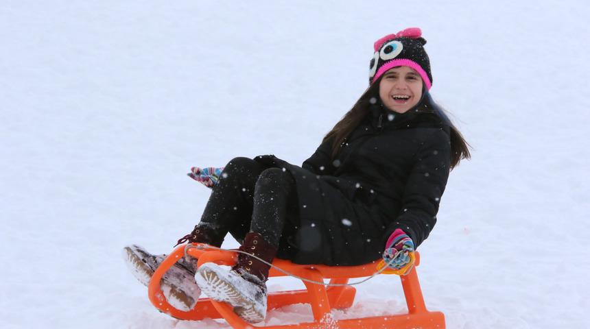 Akdağ Kayak Merkezi'nde tatil yoğunluğu