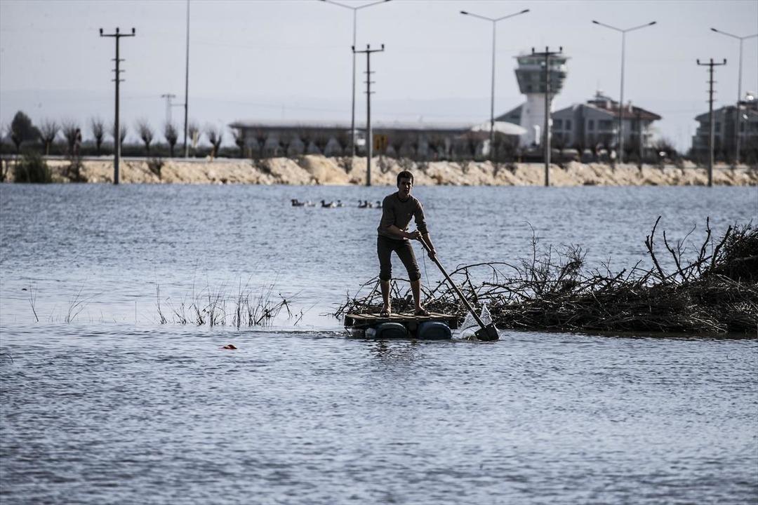 Havalimanı yolu 2 haftalık &ccedil;alışmanın ardından trafiğe a&ccedil;ıldı 