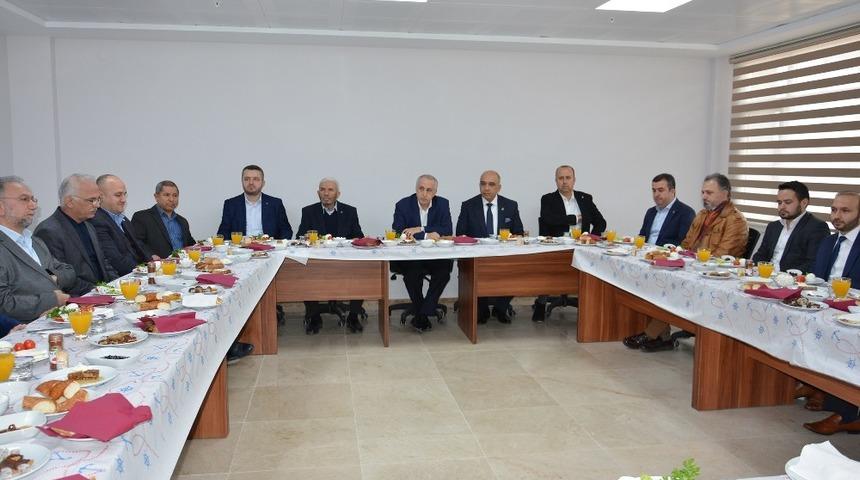 İlim Yayma Cemiyeti Adana Şube Başkanı H&uuml;seyin &Ccedil;omu, g&uuml;ven tazeledi