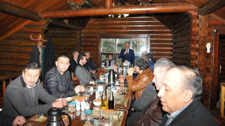 Başkan Akkaya m&uuml;hendis mimar ve m&uuml;teahhitlerle buluştu