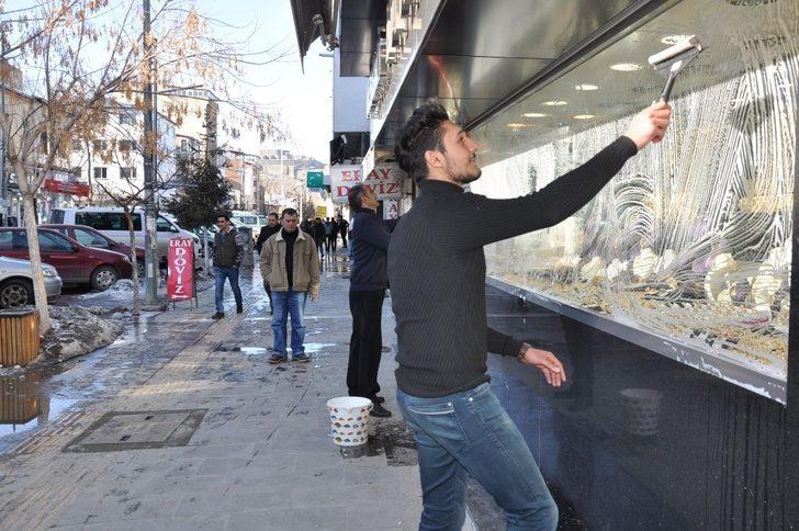 Kars’ta güneşi gören kendisini dışarı attı G1