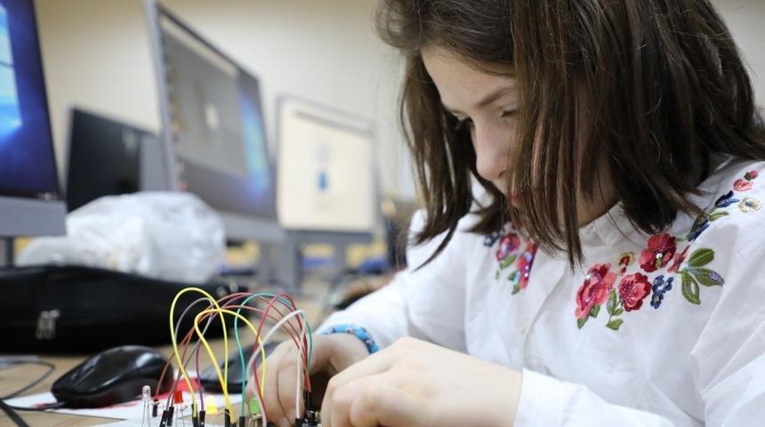 En g&uuml;zel karne hediyesi &lsquo;Robotik Kodlama Eğitimi&rsquo; oldu