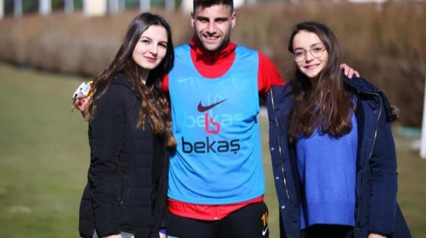 Deniz T&uuml;r&uuml;&ccedil;&rsquo;e s&uuml;rpriz doğum g&uuml;n&uuml;