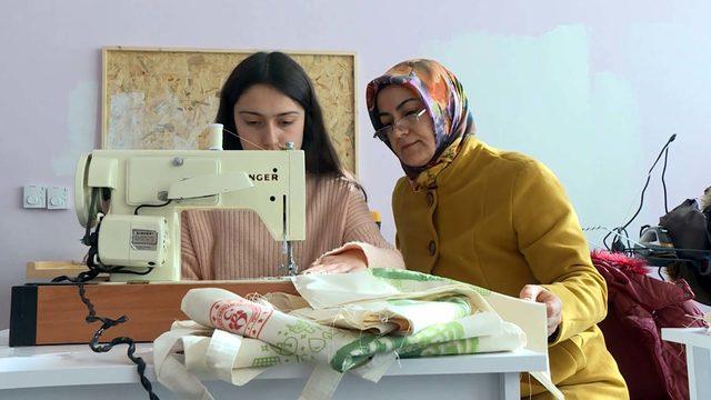 Gençlik merkezlerinde 'bez çanta' seferberliği