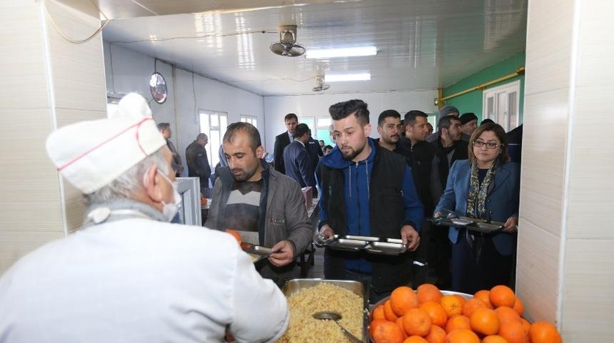 Başkan Şahin, organize sanayi &ccedil;alışanlarıyla bir araya geldi