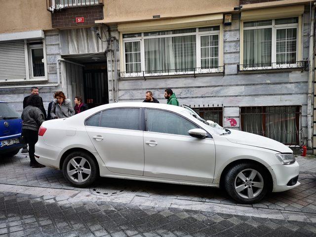 Kadıköy'de 'ters duruyor' diye aracı ateşe verdi