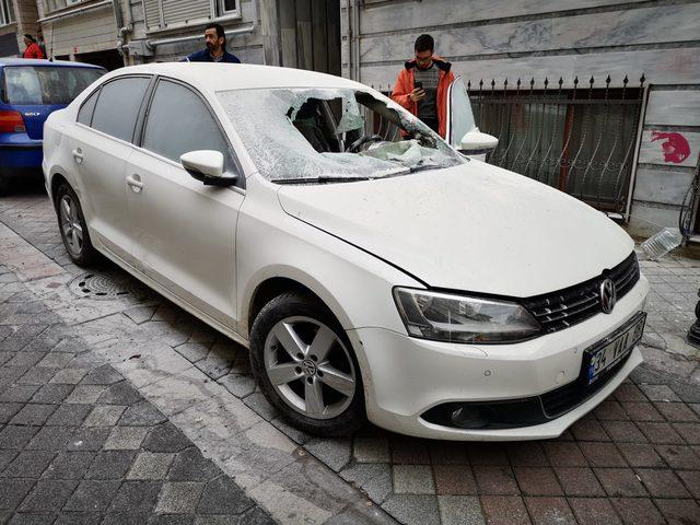 Kadıköy'de 'ters duruyor' diye aracı ateşe verdi