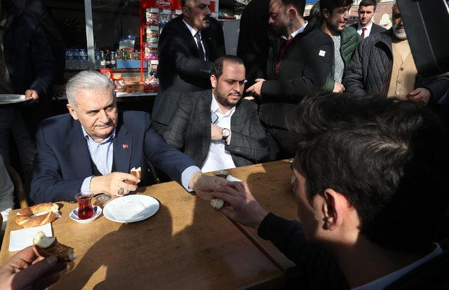 Binali Yıldırım Erenköy'de vatandaşlarla sohbet etti