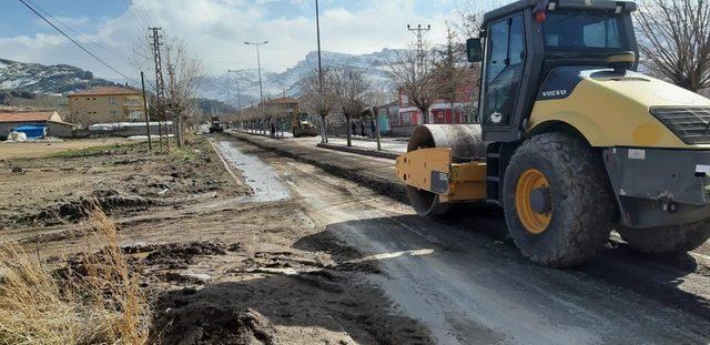 Develi Gazi ve Sarıca Mahallelerinde yol çalışması