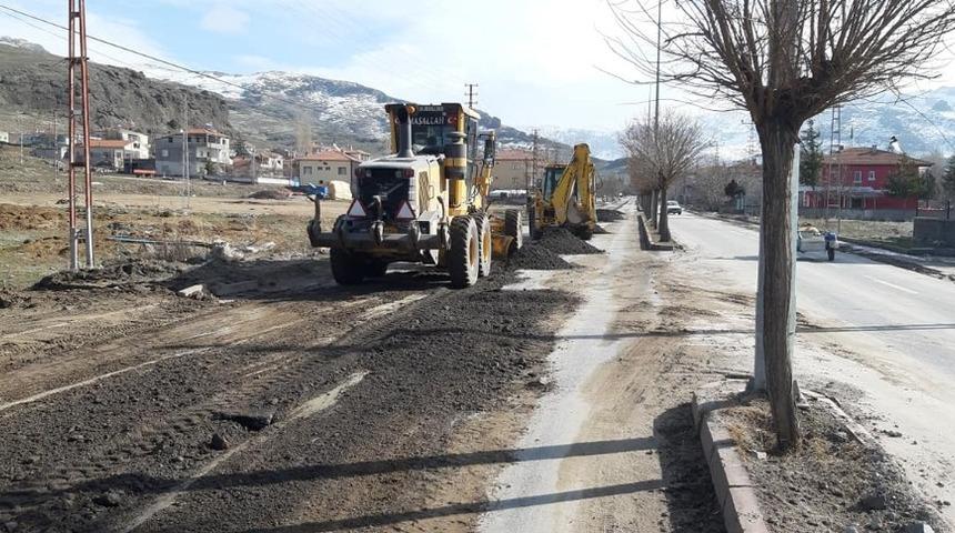 Develi Gazi ve Sarıca Mahallelerinde yol &ccedil;alışması