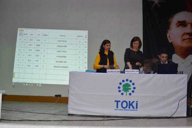 Ayvacık'ta TOKİ konutları için kura heyecanı yaşandı