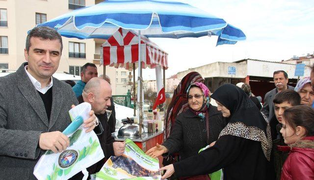 Başkan Yemenici bez torba dağıttı