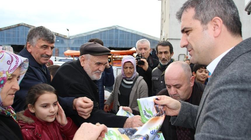 Başkan Yemenici bez torba dağıttı