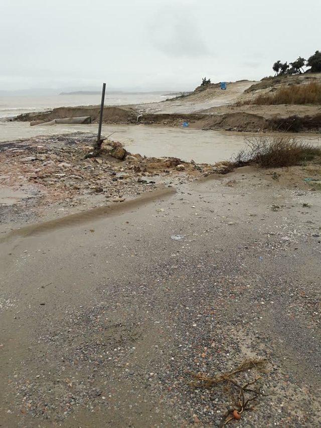 İzmir'de şiddetli yağmur; tarihi çarşıdaki iş yerlerini su bastı (5)