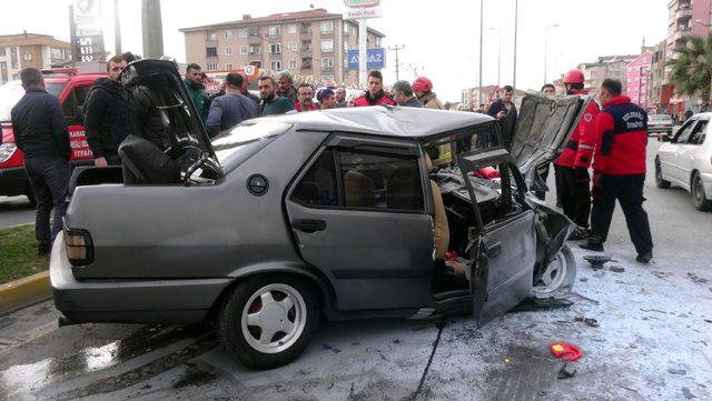 Otomobil TIR'a çarptı: Minik Efe öldü, babası yaralı