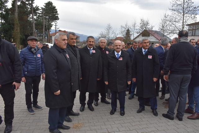 Şehit Emniyet M&uuml;d&uuml;r&uuml; Gaffar Okan a, Hendek teki mezarı başında h&uuml;z&uuml;nl&uuml; anma 2