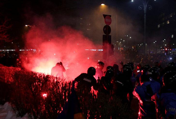 Romanya'da yolsuzluk affı ülkeyi karıştırdı G4