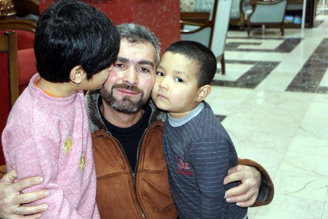 Afgan kardeşlerden kahramanlarına 'teşekkür' öpücüğü