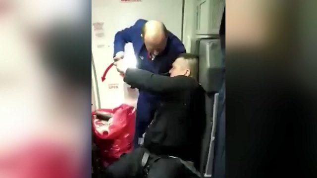 Sarhoş yolcu nedeniyle Antalya uçağı Soçi’ye acil iniş yaptı
