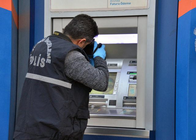 ATM'deki düzenek, vatandaşın dikkati sayesinde bulundu