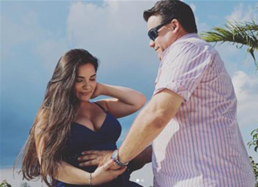 Aralarında 33 yaş fark var! 'Herkes onu babam sanıyor'