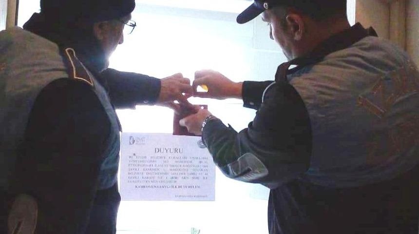 İzmit&rsquo;te sokakta broş&uuml;r dağıtan g&uuml;zellik salonu kapatıldı