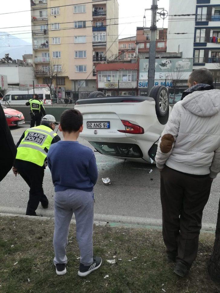 (Özel) Lastiği patlayan araç önce ağaca çarptı, sonra takla attı G5
