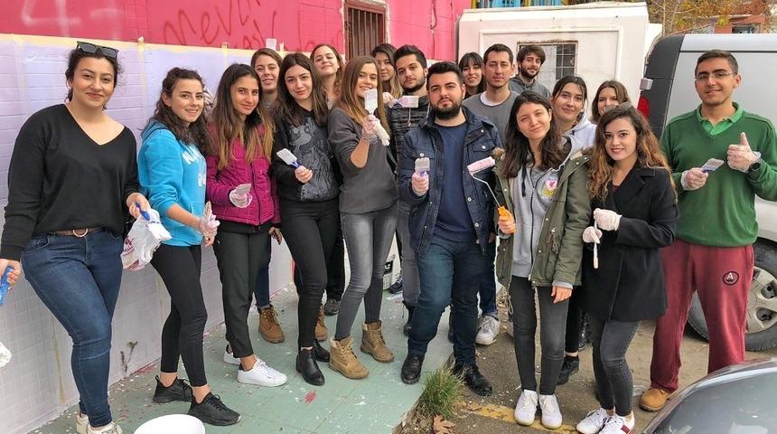 Yaşar Üniversitesi’nde öğrencilerin dersi ’iyilik’